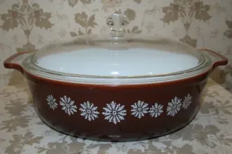 Pyrex Snowflake Casserole With Lid