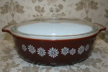 Pyrex Snowflake Casserole With Lid